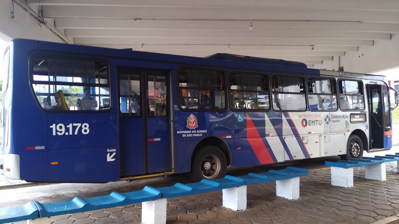 Ônibus da linha 636 no Terminal Metropolitano de Campinas