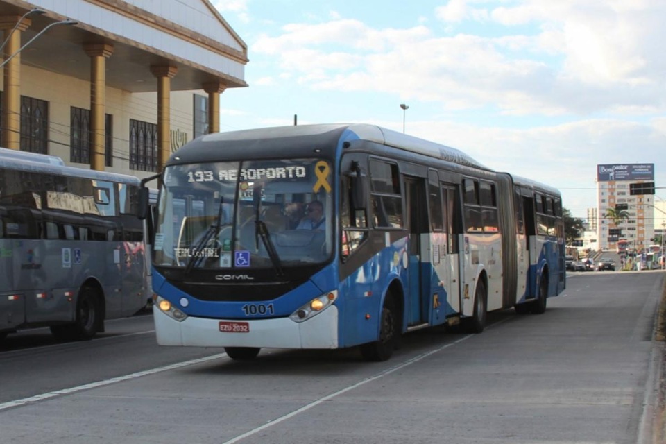 Ônibus urbano no Aeroporto de Viracopos
